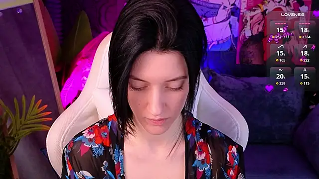 roxy riot  online show from 18, 10, 2025