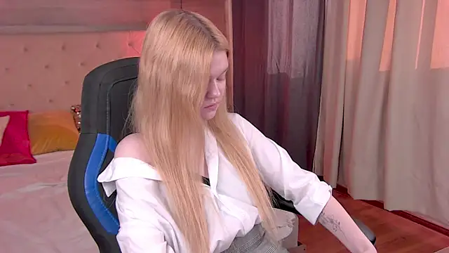 Snapshot of AdeleCartier chatting on 16, 2, 2025 AdeleCartier online show from 16, 2, 2025