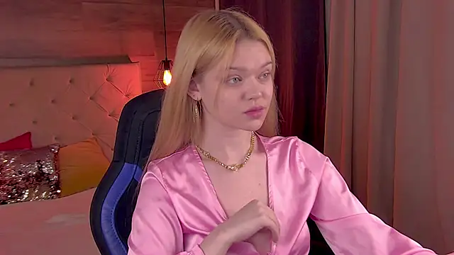 Snapshot of AdeleCartier chatting on 23, 2, 2025 AdeleCartier online show from 23, 2, 2025