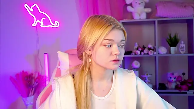 Snapshot of AdeleCartier chatting on 19, 3, 2025 AdeleCartier online show from 19, 3, 2025