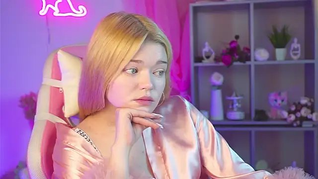 Snapshot of AdeleCartier chatting on 23, 3, 2025 AdeleCartier online show from 23, 3, 2025