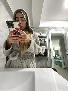 Snapshot of BonyBon29 chatting on 15, 12, 2025 BonyBon29 online show from 15, 12, 2025