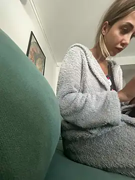 Snapshot of BonyBon29 chatting on 8, 4, 2026 BonyBon29 online show from 8, 4, 2026