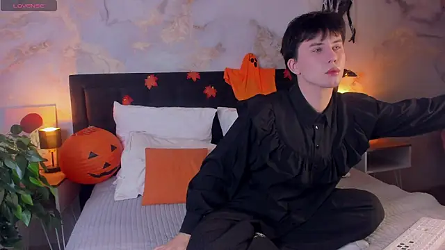 AdrianoAubert online show from 6, 11, 2025