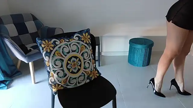 bambolina sexy1985 online show from 6, 4, 2026