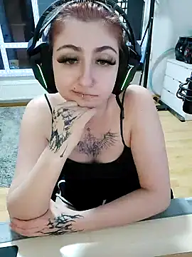 Gamergirl-Linela online show from 5, 3, 2025