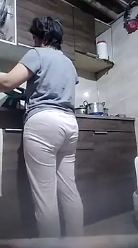 Saori Sann  online show from 6, 3, 2025