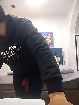 Saori Sann  online show from 18, 9, 2025