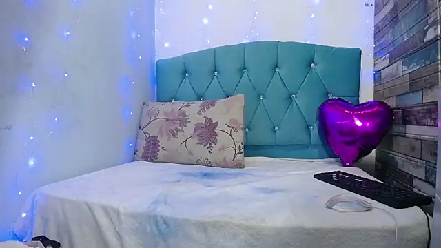 Tiana Ebony18 online show from 4, 3, 2025