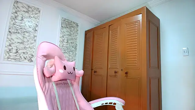 Snapshot of Danella_houston chatting on 5, 11, 2025 Danella houston online show from 5, 11, 2025