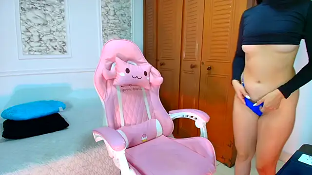 Snapshot of Danella_houston chatting on 19, 11, 2025 Danella houston online show from 19, 11, 2025