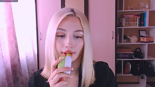 beauty blonde online show from 4, 3, 2025