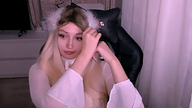 beauty blonde online show from 10, 11, 2025