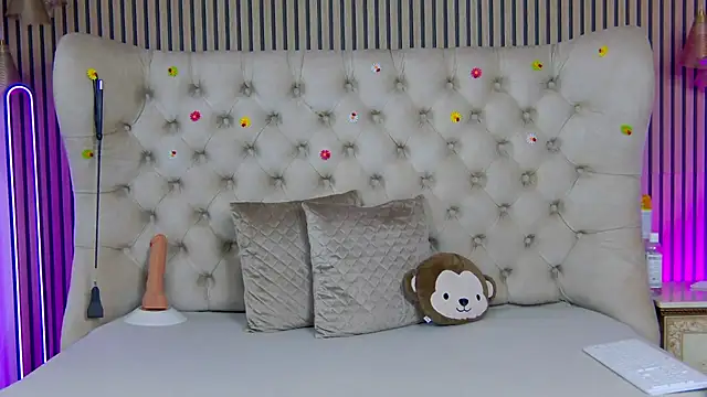 PlayfulShow online show from 8, 4, 2026