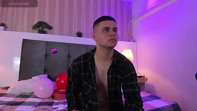 Sebastian Phoenix online show from 15, 2, 2025