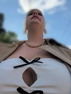 Sexybiene969 online show from 22, 4, 2026