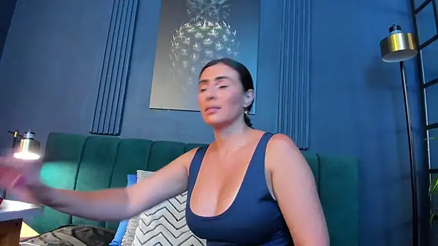 scarlet edwars online show from 25, 4, 2026