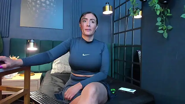 scarlet edwars online show from 27, 4, 2026