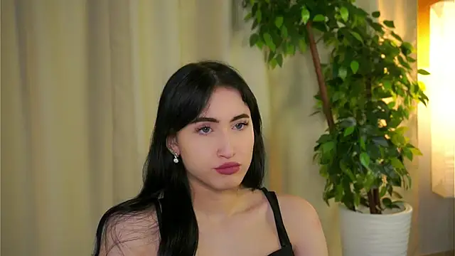 LynnaHandley online show from 17, 2, 2025