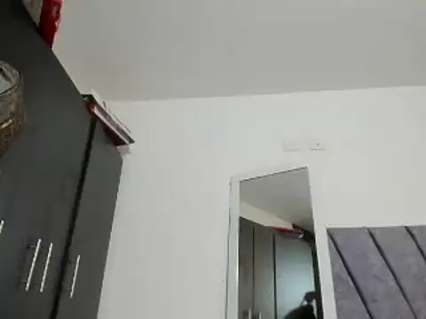 enyelsalas2 online show from 8, 10, 2025