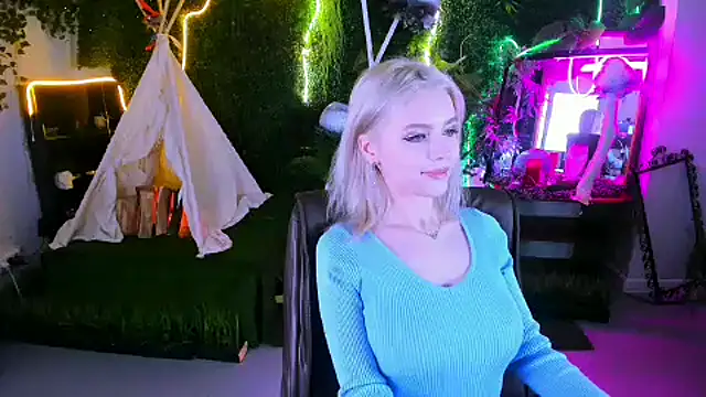 Snapshot of LeonaStane chatting on 13, 2, 2025 LeonaStane online show from 13, 2, 2025