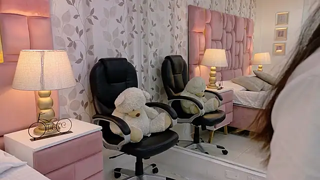 ArianaFranco online show from 10, 6, 2026