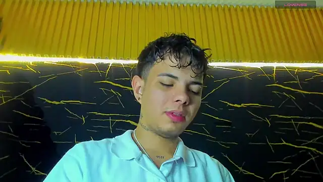 Snapshot of Alessandro_1610 chatting on 8, 4, 2026 Alessandro 1610 online show from 8, 4, 2026