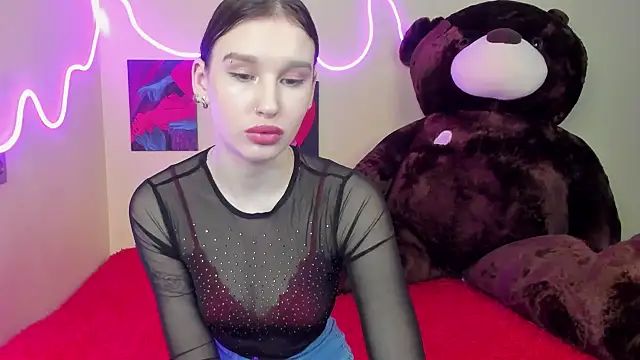 Snapshot of EvelinaLuu chatting on 12, 2, 2025 EvelinaLuu online show from 12, 2, 2025