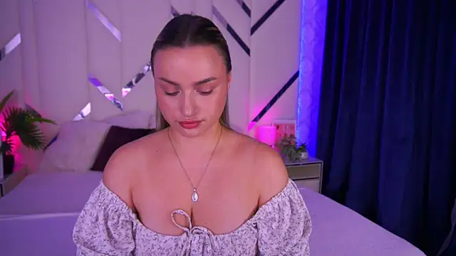 LindsieGreyy online show from 9, 10, 2025