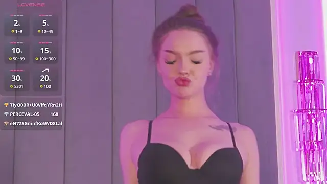 Snapshot of AlexaBright chatting on 4, 3, 2025 AlexaBright online show from 4, 3, 2025