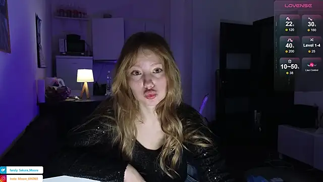 Sakura Moore online show from 3, 3, 2025