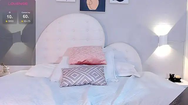 crisdegli  online show from 5, 3, 2025