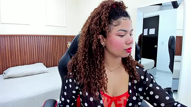 MELINAMARTINS online show from 24, 2, 2025