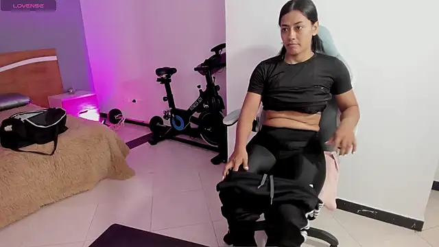 Snapshot of cristal_crossfitx chatting on 7, 5, 2026 cristal crossfitx online show from 7, 5, 2026