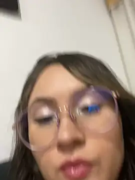 ValentinaOrtiz3 online show from 24, 2, 2025