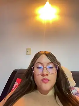 ValentinaOrtiz3 online show from 24, 2, 2025