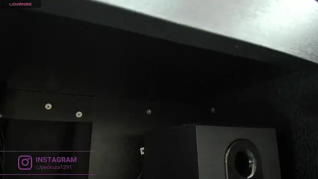 Snapshot of crystal_beennz chatting on 4, 12, 2025 crystal beennz online show from 4, 12, 2025