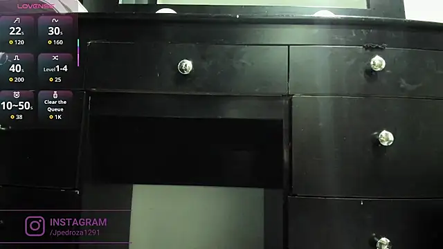 Snapshot of crystal_beennz chatting on 5, 12, 2025 crystal beennz online show from 5, 12, 2025