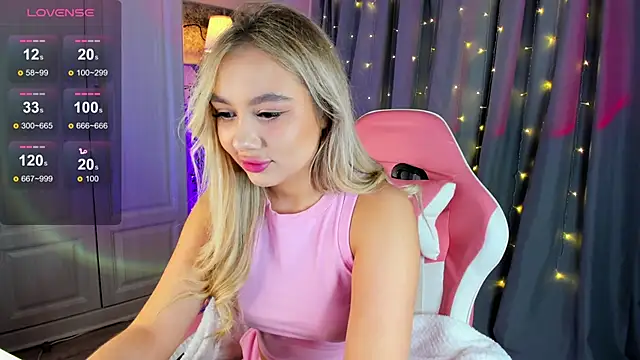 Snapshot of _Loneve__ chatting on 6, 3, 2025 Loneve online show from 6, 3, 2025