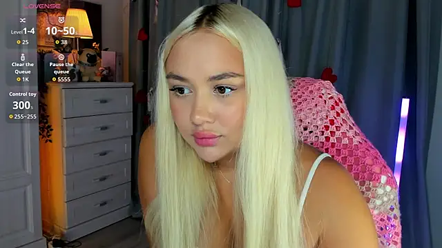 Snapshot of _Loneve__ chatting on 8, 7, 2026 Loneve online show from 8, 7, 2026
