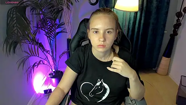 Lika 0ne online show from 4, 10, 2025