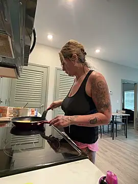 bossyroxy84 online show from 12, 4, 2026