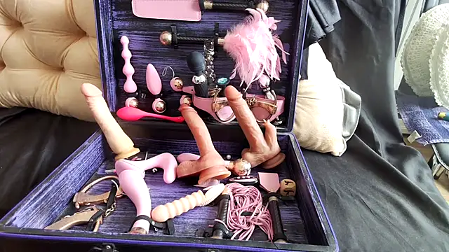 Chanel Noire online show from 4, 3, 2025