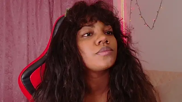 Daphnewalker   online show from 20, 12, 2025