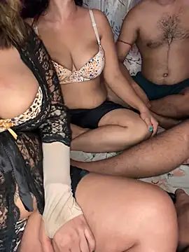 Snapshot of WifyHubby_38 chatting on 27, 2, 2025 WifyHubby 38 online show from 27, 2, 2025