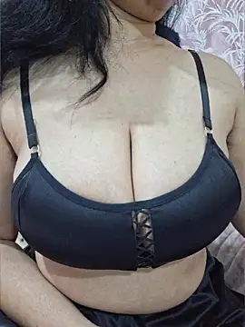 Snapshot of Jassi_Does chatting on 12, 5, 2026 Jassi Does online show from 12, 5, 2026