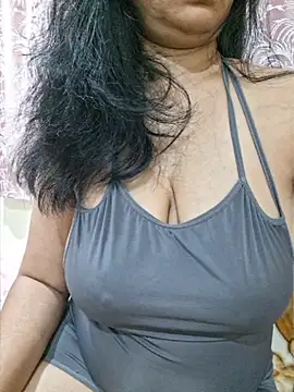 Snapshot of Jassi_Does chatting on 5, 6, 2026 Jassi Does online show from 5, 6, 2026