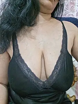 Snapshot of Jassi_Does chatting on 9, 6, 2026 Jassi Does online show from 9, 6, 2026