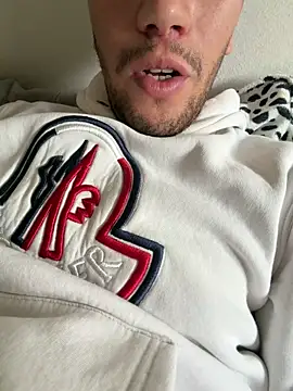 Snapshot of yaxxx03 chatting on 26, 10, 2025 yaxxx03 online show from 26, 10, 2025