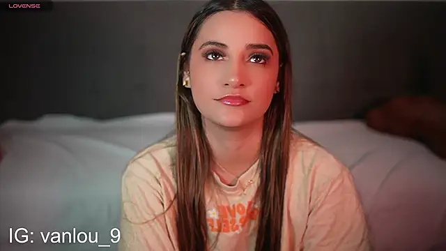 Snapshot of Vaniluu_9 chatting on 8, 9, 2025 Vaniluu 9 online show from 8, 9, 2025